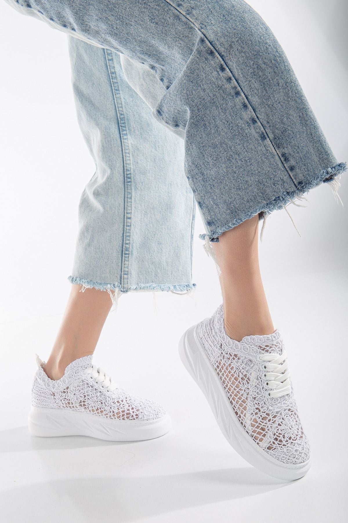 Women's woven Pattern Hollow Shoes