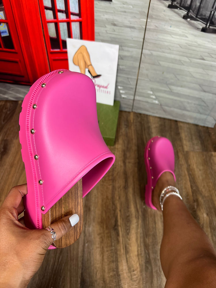 Bronco Leather platform closed toe sandals