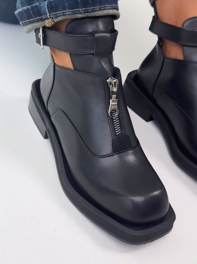 Zippered Chunky Ankle Boots In Black