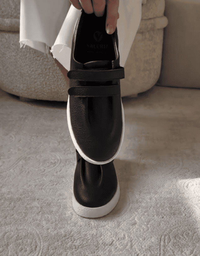 Distinctive Leather Casual Shoes