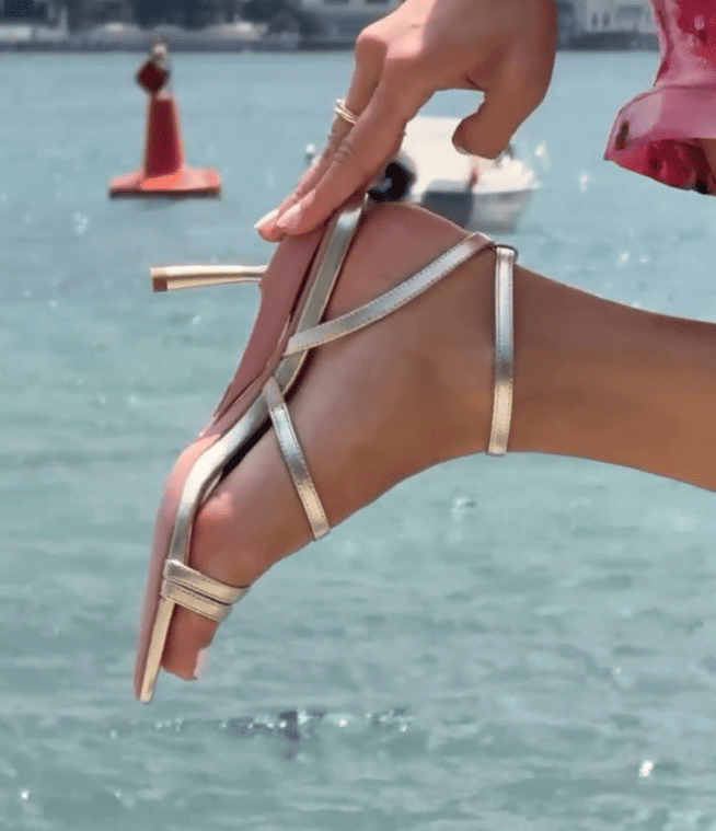 Foldable high-heeled sandals