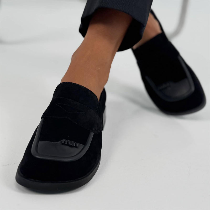 Square-toe Low-heel Loafers