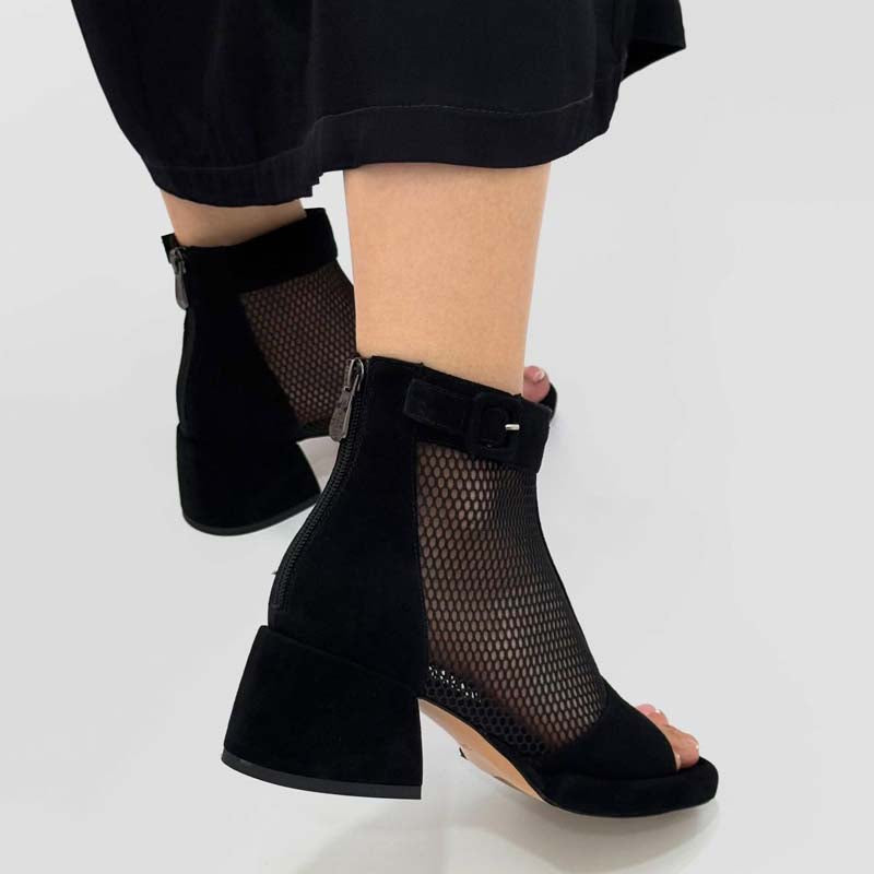 Gauze-Rear Zip Square-Heeled Roman Sandals